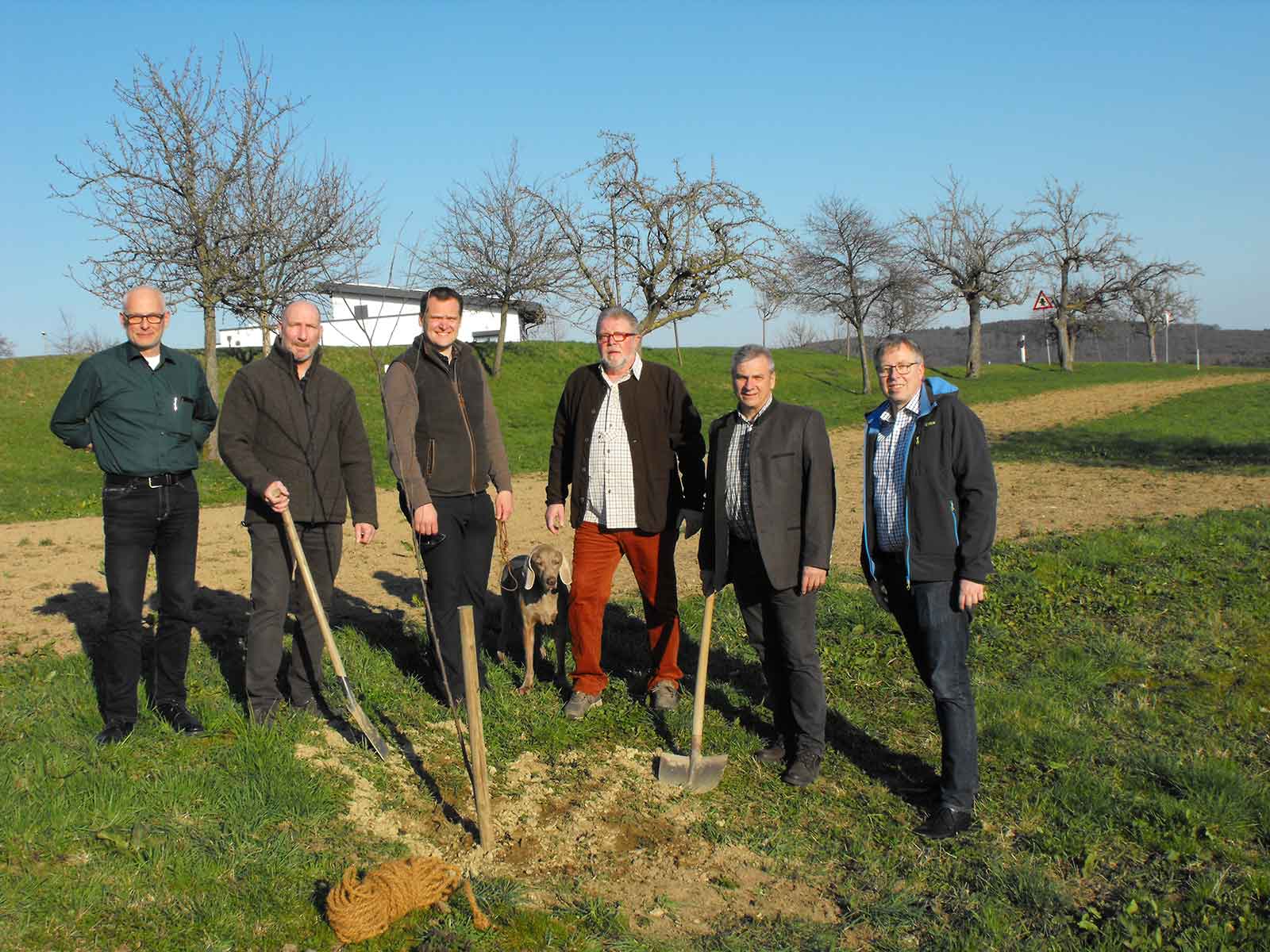 Gruppenbild der Baumpflanzer