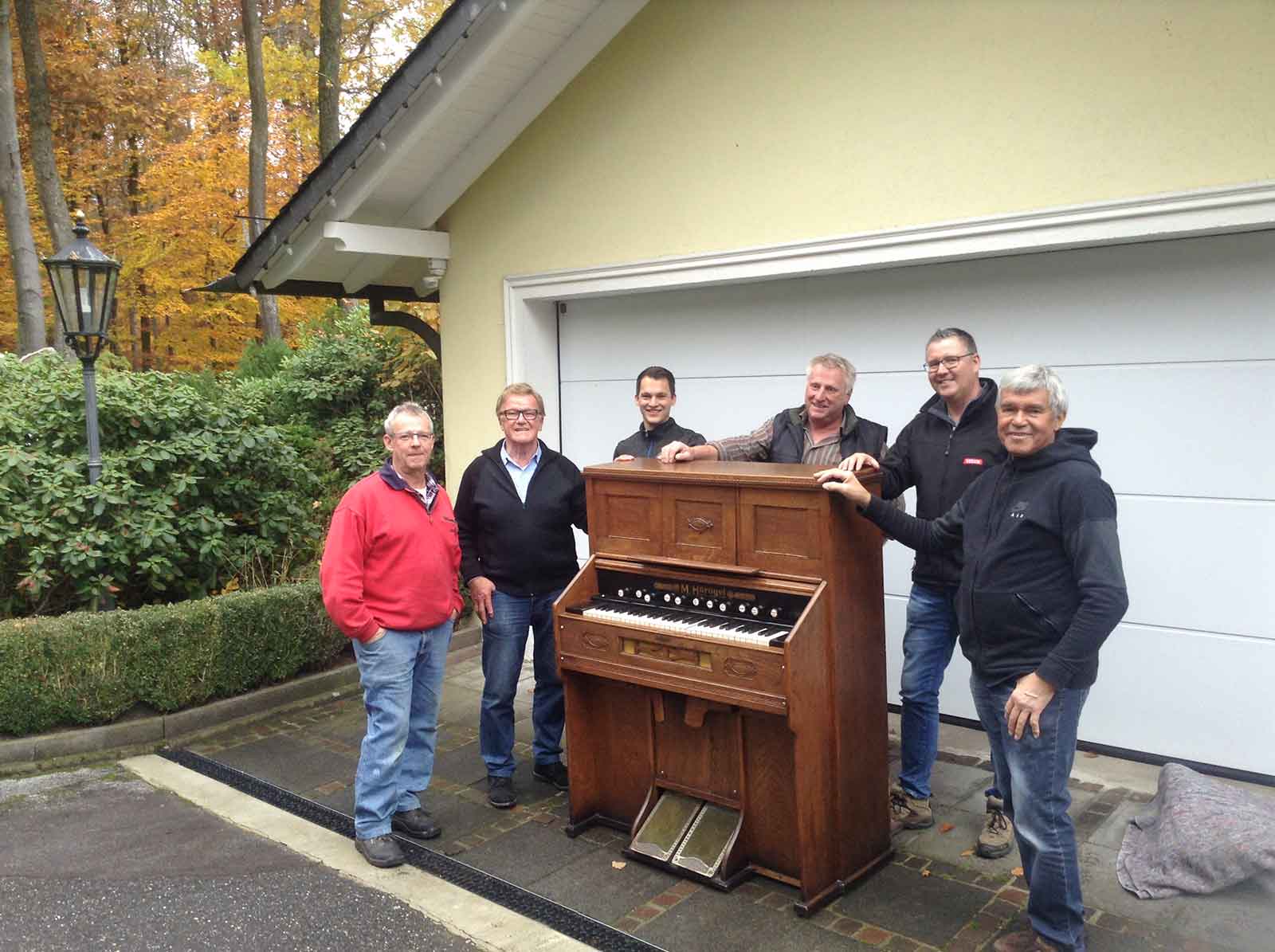 Altes Schulharmonium bei der Rückkehr nach Oberraden